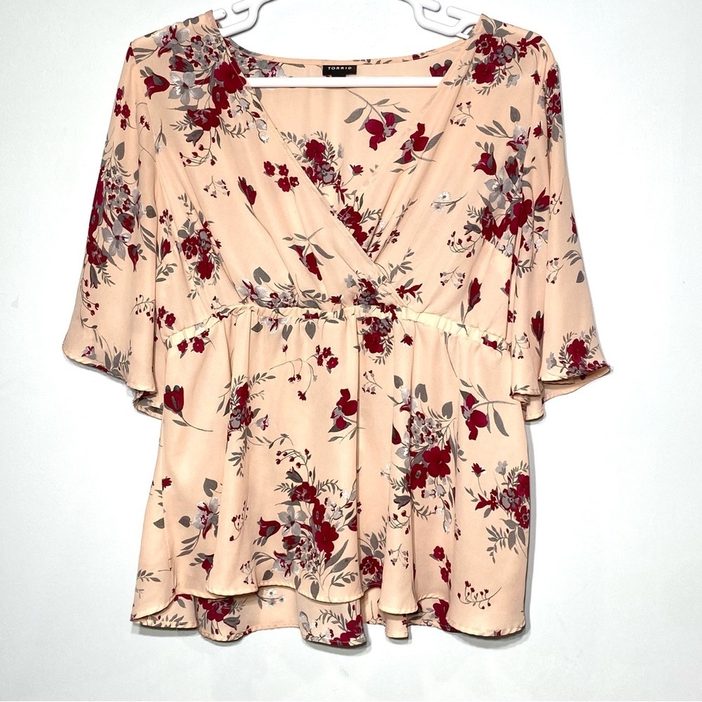 Torrid Floral Babydoll Blouse Women 1 (1X) Peach Flowy Faux Wrap Bell Sleeve Top
